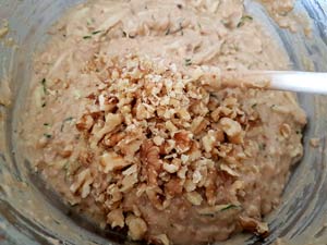 6. Mix walnuts in one half. 6. Mix walnuts in one half.