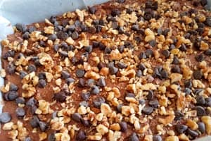 Top with chocolate chips and walnuts. Top with chocolate chips and walnuts.