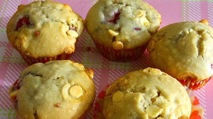 Raspberry and White Chocolate Muffins Raspberry and White Chocolate Muffins