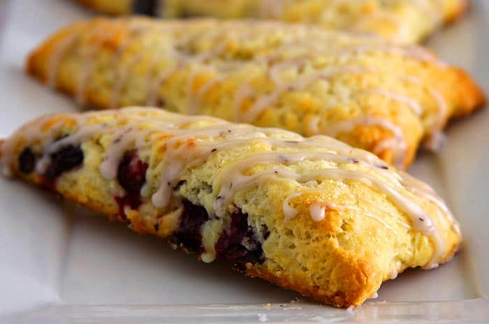 Blueberry Scones (Bakery Style) Blueberry Scones (Bakery Style)