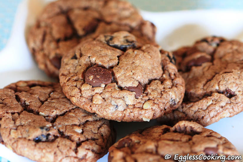 Eggless Chewy Chocolate Chip Cookies