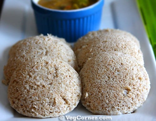 Fluffy Cracked Wheat Idlis