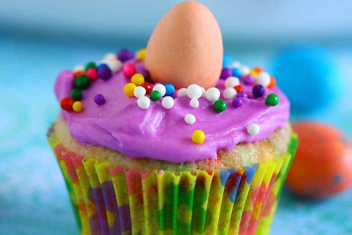 Delicious Funfetti Cupcakes Delicious Funfetti Cupcakes