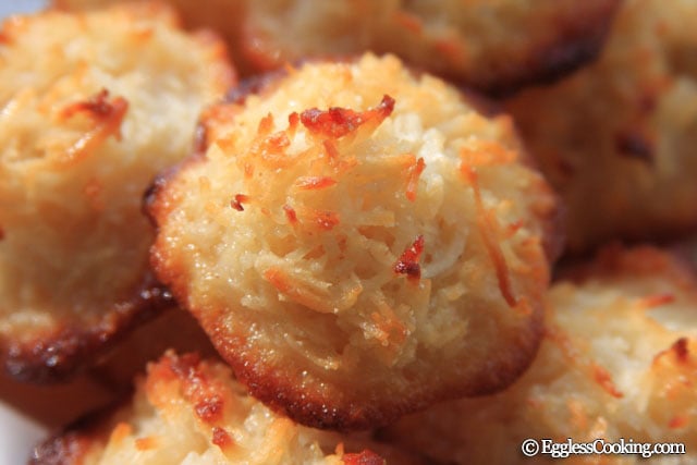 eggless coconut macaroons