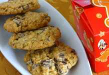 Oatmeal chocolate chunk cookies