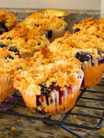 Blueberry Muffins With Crumble Topping