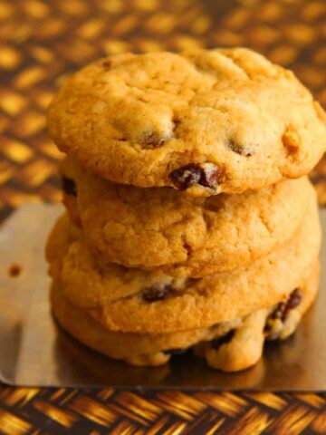 Chewy Raisin Cookies