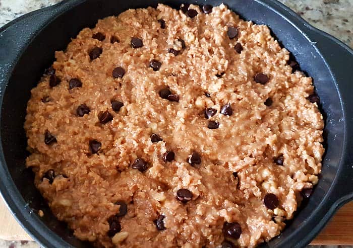 Spread the dough into the prepare pan.